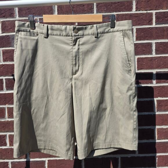 Nike DriFit Golf Shorts - Picture 2 of 4